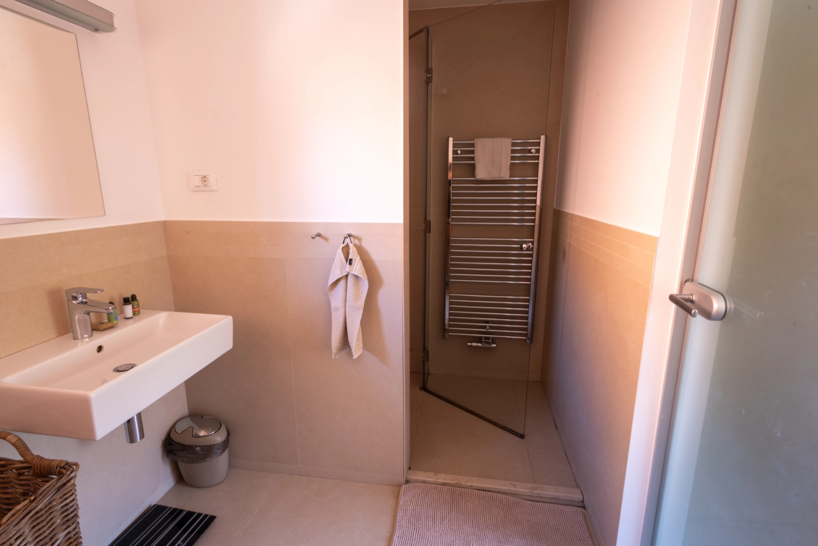 Vila Alice Bled — walk in shower